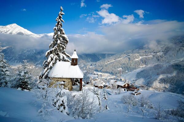 雪山小屋图片