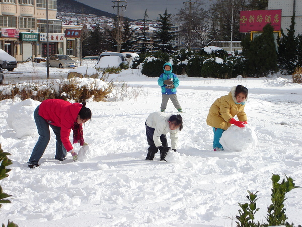 滚雪球图片