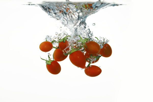 小西红柿落水瞬间图片
