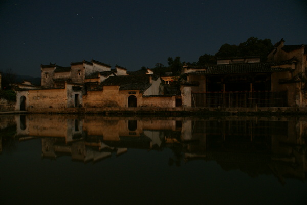 月昭夜景图片