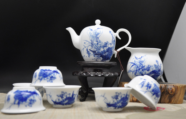 青花瓷茶具茶壶图片