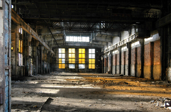 破旧废弃厂房图片