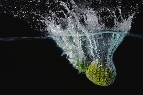 水中菠萝图片