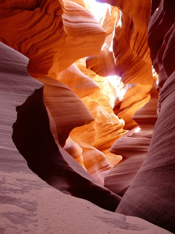 美国羚羊谷彩色岩石图片