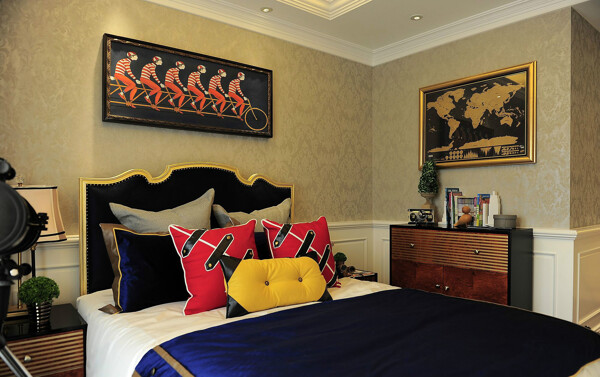 现代成熟卧室深蓝色床头室内装修效果图