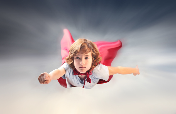 飞翔的儿童超人图片