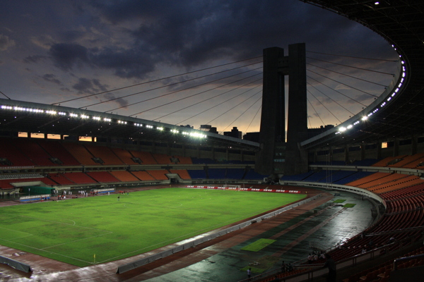杭州黄龙体育场雨后黄昏图片