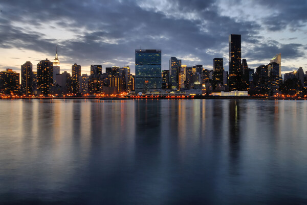 海边城市夜景