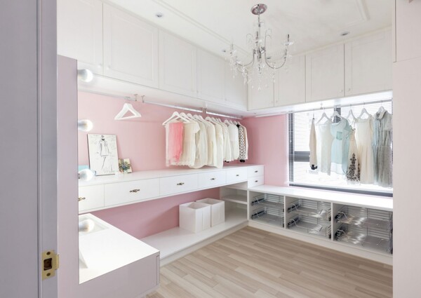 清新透亮衣帽间粉色壁柜室内装修效果图