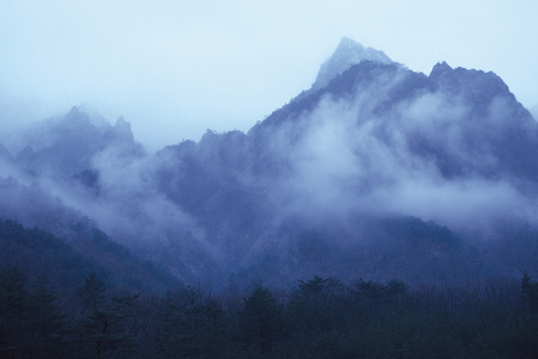 山水剪影图片