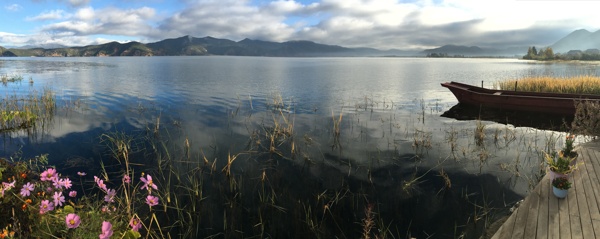 镜子湖面