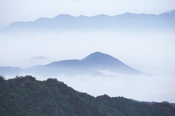 山水剪影图片