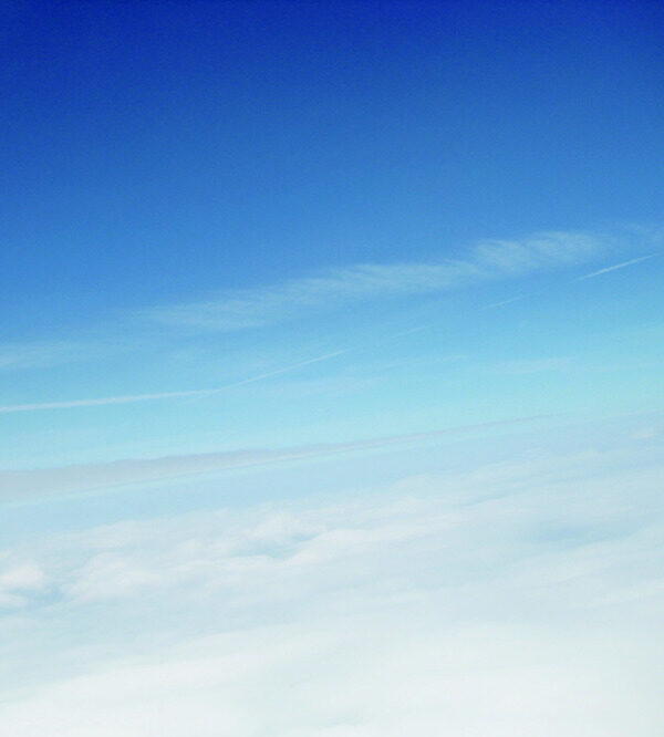 高空蓝天白云