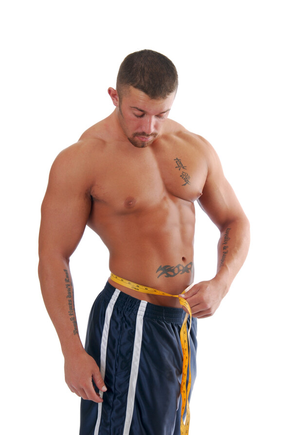 量腰围的肌肉男人图片