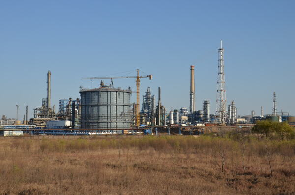 新建炼油厂图片