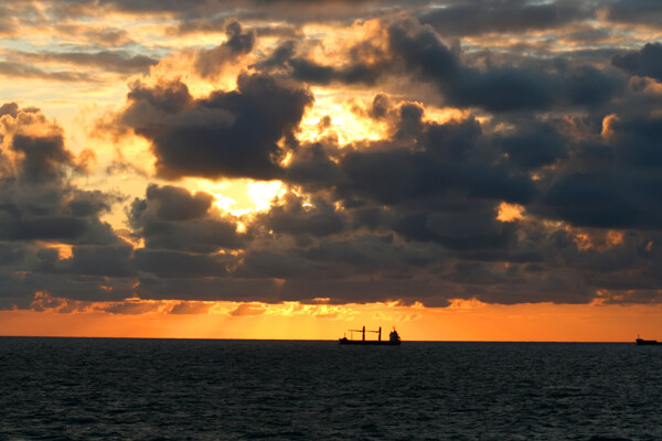 夕阳海景图片