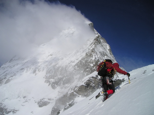 雪山登山者图片