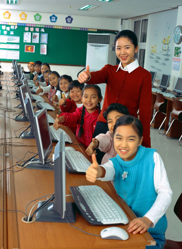 学生学习电脑图片