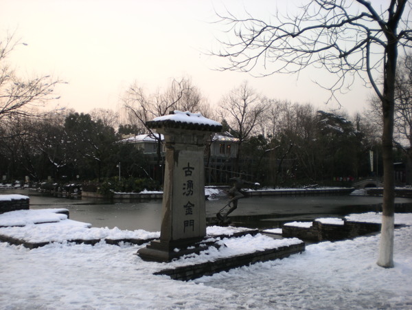 西湖雪景图片