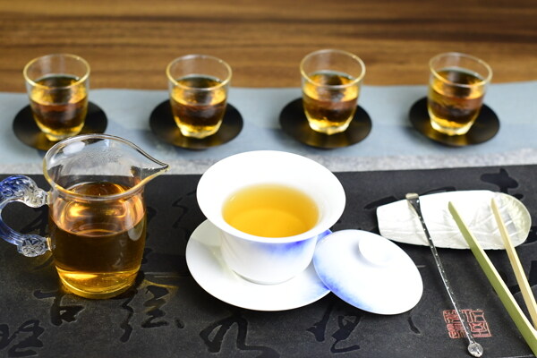红茶茶汤茶具摄影图