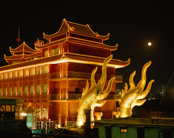 城市特色建筑夜景摄影图片