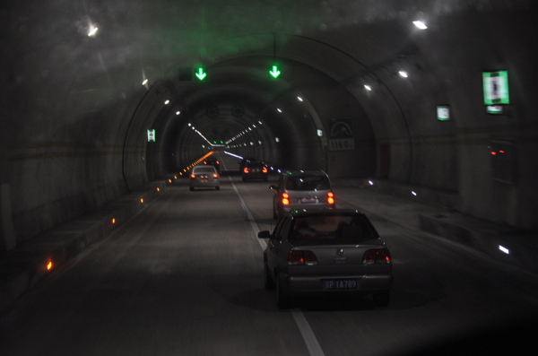 隧道灯光