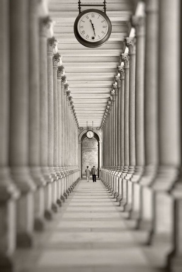 时钟罗马柱走廊图片