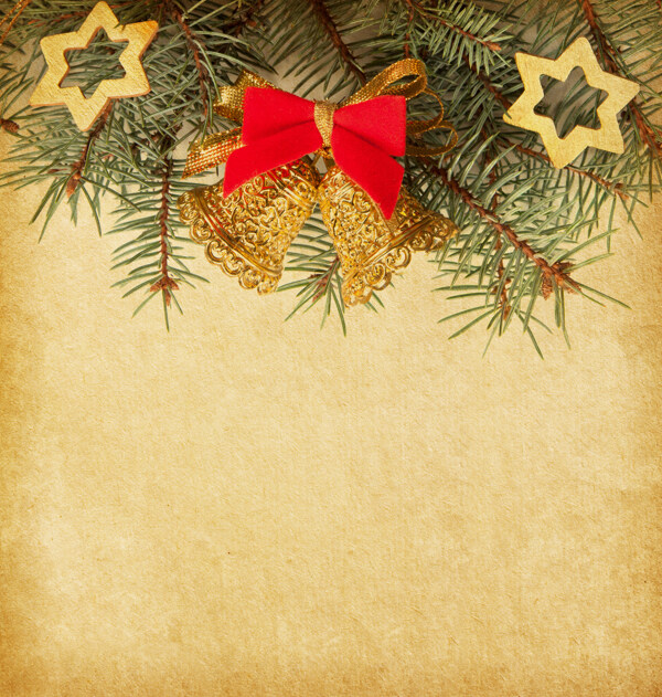树枝上的铃铛挂件与五角星图片