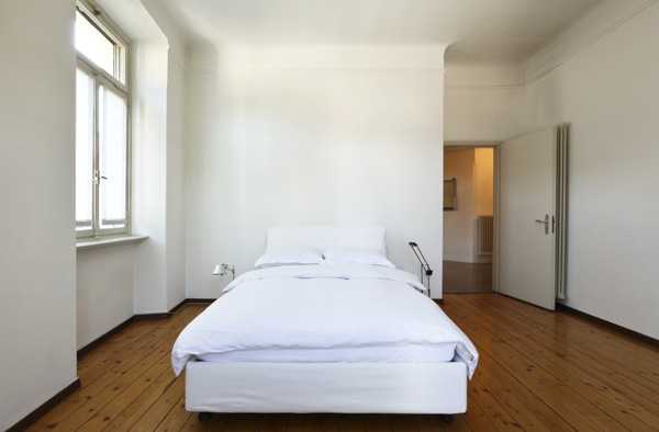 简洁白色大床卧室效果图