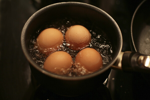煮鸡蛋图片