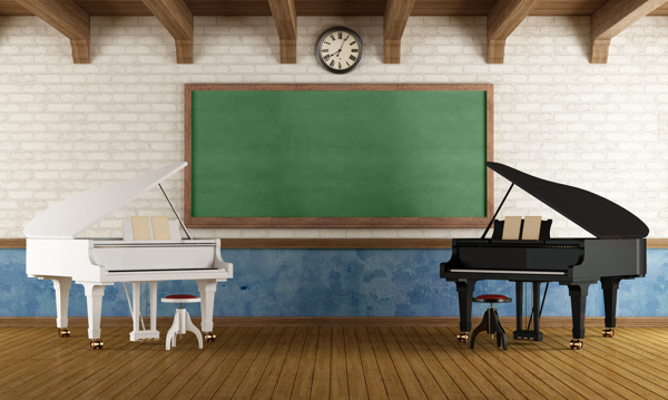 教室里的两台钢琴图片