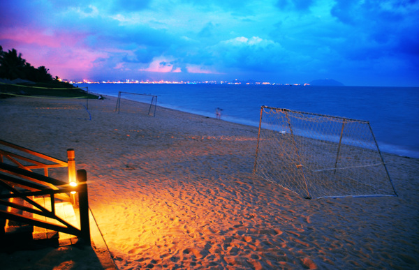 三亚沙滩夜景图片