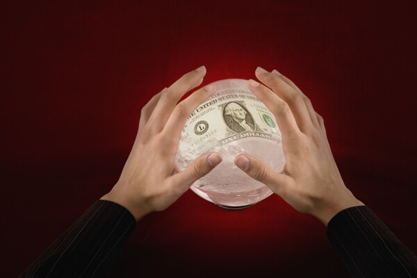 双手保护金钱图案水晶物球体图片