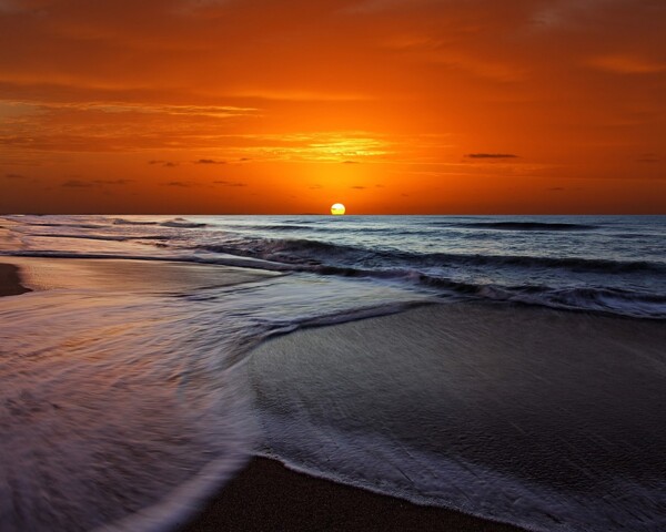 夕阳海滩图片