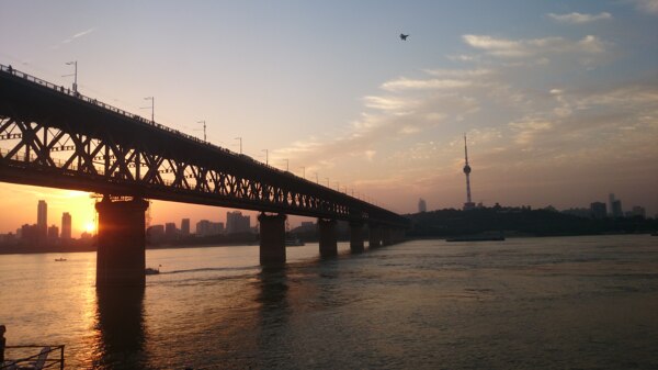 长江大桥的黄昏