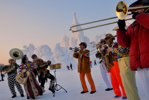 温情悦动雪博会图片