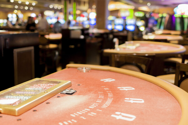 赌场的赌博桌图片