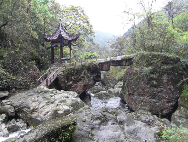 山间古亭石桥图片