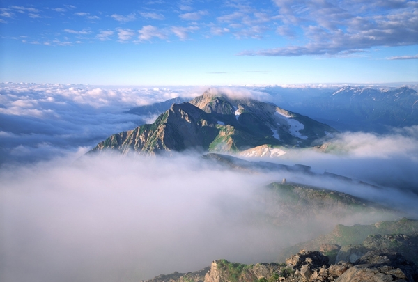 高山云雾图片