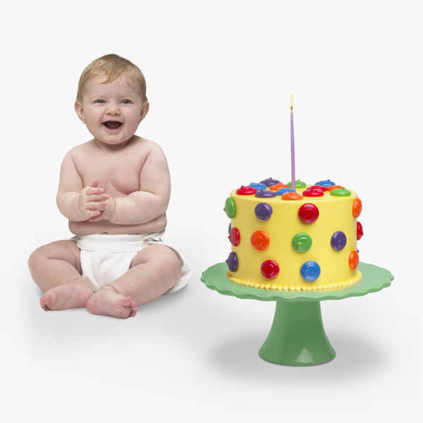 生日蛋糕与开心的小宝宝图片