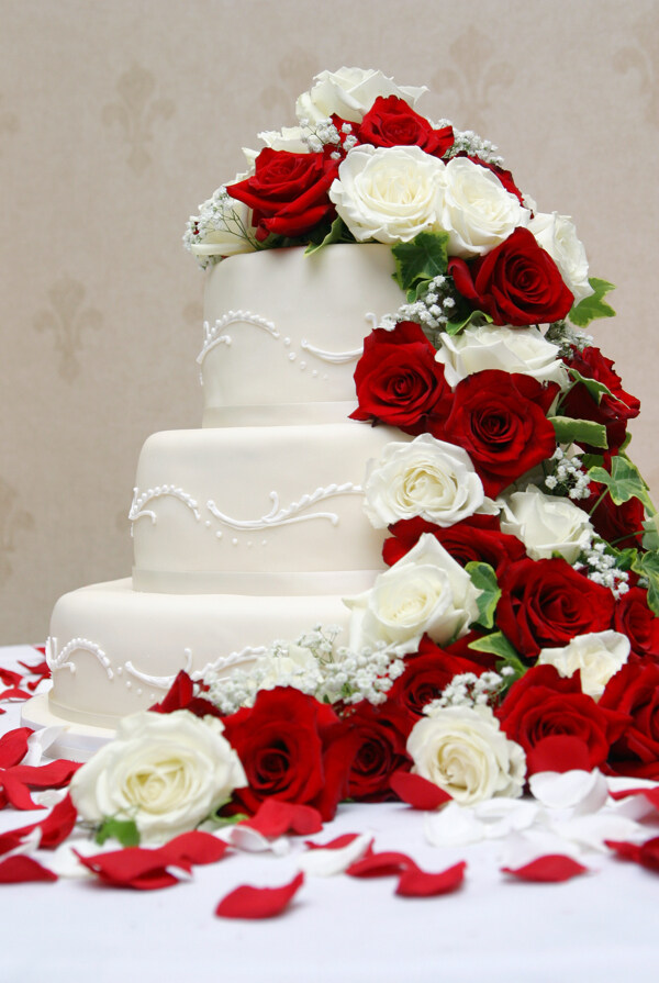 结婚蛋糕与玫瑰花