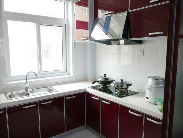 深红色调现代整体组合厨房