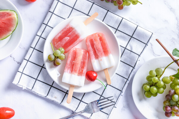 冰棍草莓味桌布条纹夏季背景
