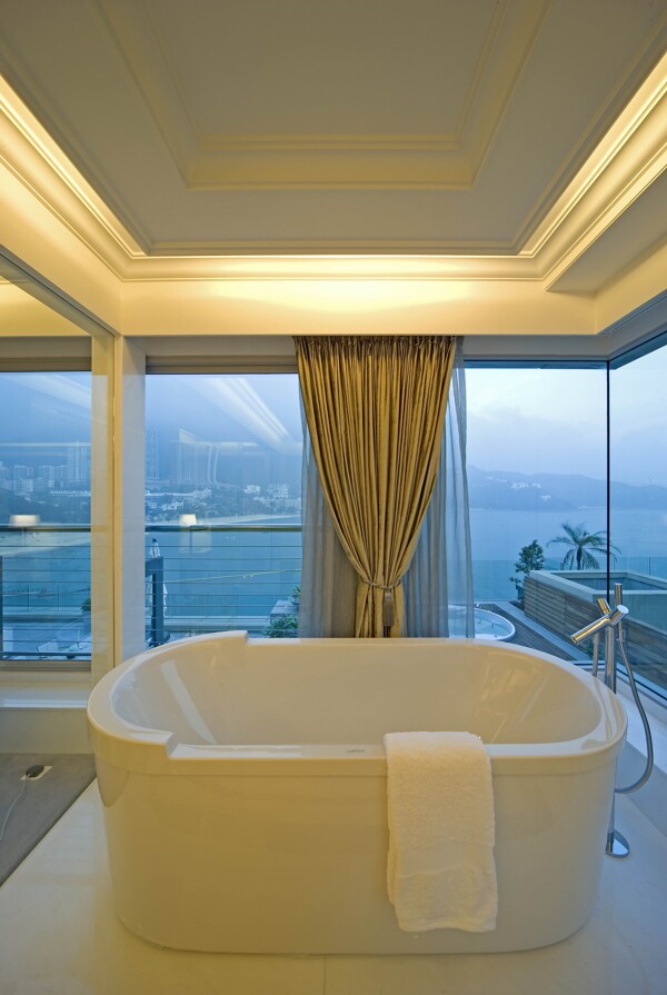 简约浴室浴缸窗户设计图