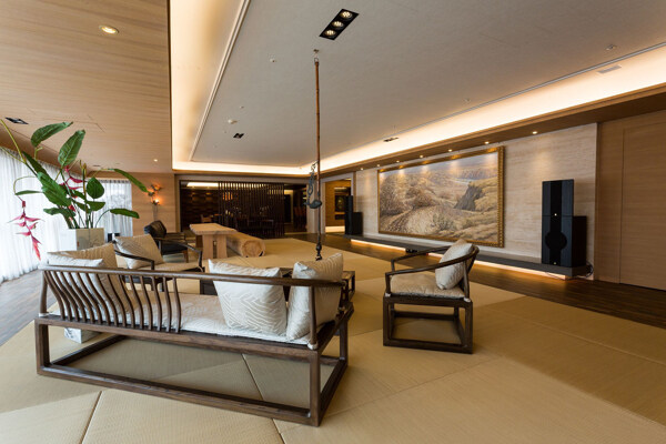 现代时尚客厅木制椅子室内装修效果图