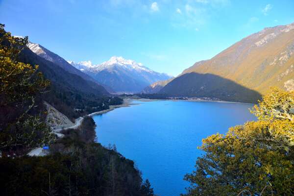 巴松措风景