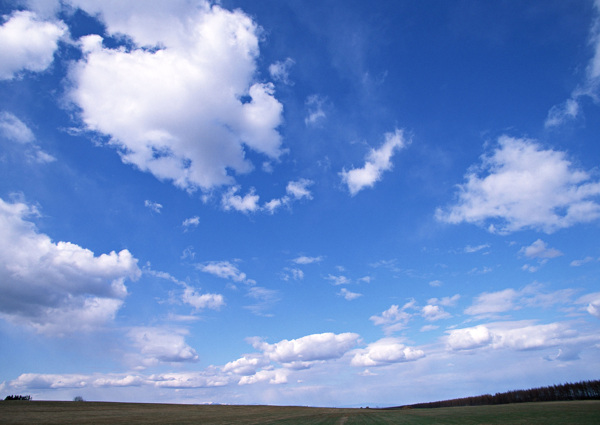 天空草原草地白云风景辽远远方图片