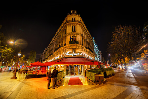 法国夜晚街景一角图片