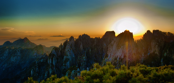 夕阳下的大山风光