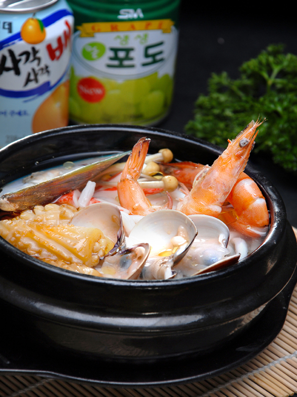 新鲜美味海鲜乌冬面